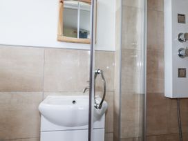 A bathroom with a sink and shower enclosure at The Three Tees in Newquay