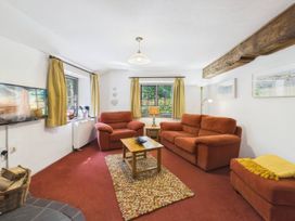 A living room with sofas and a coffee table at The Roundhouse in Warbstow