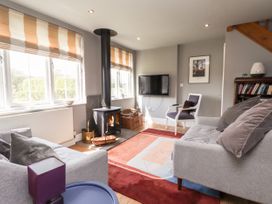 Jasmine - Kent & Sussex - 1062598 - thumbnail photo 4