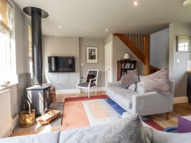 Jasmine - Kent & Sussex - 1062598 - thumbnail photo 6