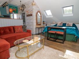 A living room with a sofa and a bed at Garden View Apartment in Kingsbridge