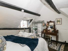 A bedroom with a bed and vanity at Avonmede in Tewkesbury