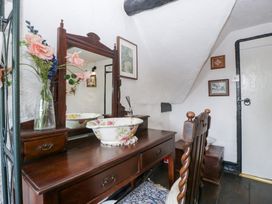 A bedroom with a vanity table and mirror at Avonmede Tewkesbury