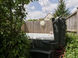 A hot tub in a garden area at Avonmede Tewkesbury