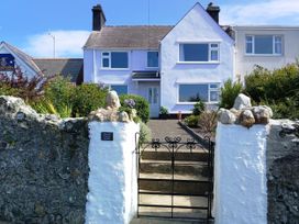 A house with a garden and gate at The Old School House in Cemaes Bay