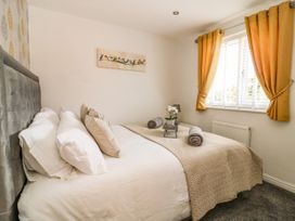 The Whyte Retreat - North Yorkshire (incl. Whitby) - 1063945 - thumbnail photo 22