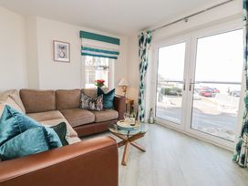 Ocean View Apartment - North Wales - 1066096 - thumbnail photo 4