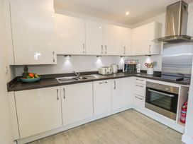 Ocean View Apartment - North Wales - 1066096 - thumbnail photo 10