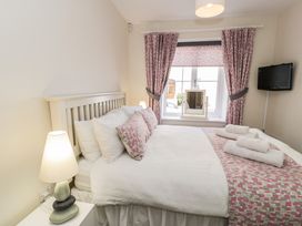 Ocean View Apartment - North Wales - 1066096 - thumbnail photo 14