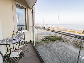 Ocean View Apartment - North Wales - 1066096 - thumbnail photo 19