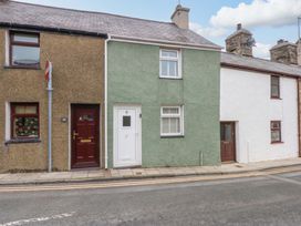 A row of houses with different colored facades at 27 Kingshead Street Pwllheli