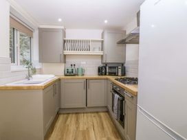 A kitchen with cabinets and appliances at 27 Kingshead Street Pwllheli