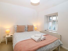 A bedroom with a bed and bedside tables at 27 Kingshead Street Pwllheli