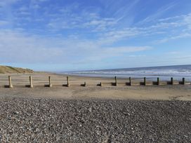 Sea Front Apartment - North Yorkshire (incl. Whitby) - 1066808 - thumbnail photo 14