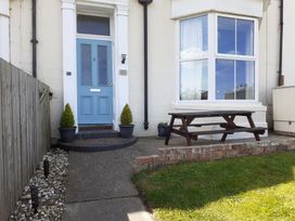 Sea Front Apartment - North Yorkshire (incl. Whitby) - 1066808 - thumbnail photo 2