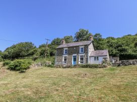 A house with garden and surrounding landscape at Dolwylan Cottage Cwmtydu near New Quay