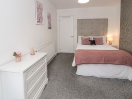 Apartment 1 - Llandudno Central - North Wales - 1067208 - thumbnail photo 16