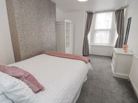 Apartment 1 - Llandudno Central - North Wales - 1067208 - thumbnail photo 17