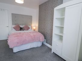 Apartment 1 - Llandudno Central - North Wales - 1067208 - thumbnail photo 16