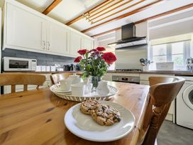 A kitchen with a table and chairs at Tyn Y Ffynnon in Betws-Y-Coed