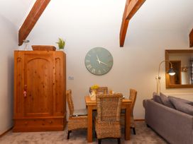 A dining room with a table and chairs at Little Torr in Drewsteignton