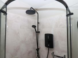 A shower with a wall-mounted showerhead at Little Torr in Drewsteignton