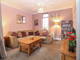 A living room with a sofa and coffee table at 4 Trafalgar Square Great Yarmouth