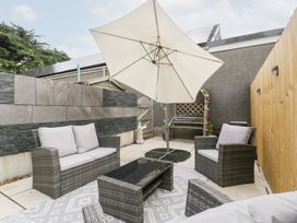 An outdoor seating area with a table and chairs at 76A Mackworth Road, Porthcawl