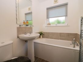 A bathroom with a sink, bathtub and toilet at Badgers Hollow Lodge Grasmere 30, White Cross Bay near Windermere