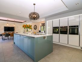 A kitchen with an island and dining area at Thornbury Barnard's Green, Malvern