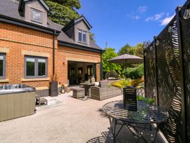 A garden with seating area and hot tub at Thornbury, Barnard's Green, Malvern