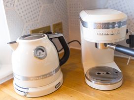 A kettle and an espresso machine on a kitchen countertop at Scilly Stack in Penzance
