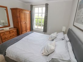 Crown Cottage - South Wales - 1069255 - thumbnail photo 13