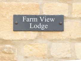 Farm View Lodge - Cotswolds - 1069818 - thumbnail photo 18