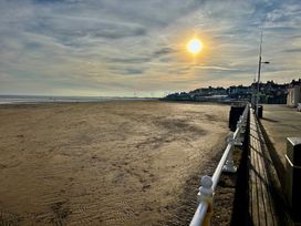 A beach with sand and sea at Bobbies' Retreat, 20 High Street in Bridlington