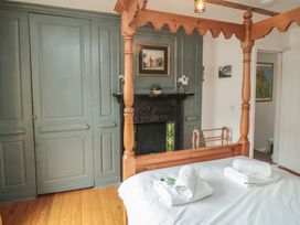 A bedroom with a four-poster bed and a fireplace at Bobbies' Retreat, 20 High Street, Bridlington