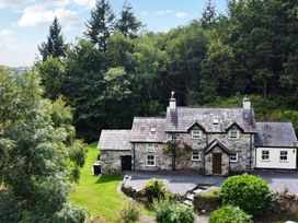 A house surrounded by trees and garden at Greffyn in Betws-Y-Coed