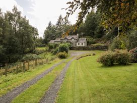 A house with a garden and driveway at Greffyn in Betws-Y-Coed