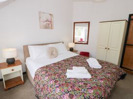 A bedroom with a bed and lamp at Cwm in Capel Curig
