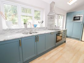 A kitchen with sink and oven at Pengwern Bach Llanrwst