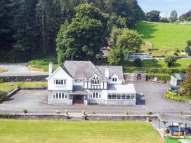 A house with a driveway and garden at Pengwern Bach in Llanrwst