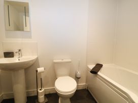 A bathroom with a toilet sink and bathtub at Sea Nest in Torquay