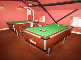 A game room with two pool tables at Tile Rouge Wooler