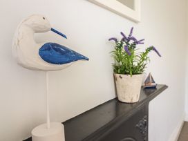 A bird decoration and plant on a mantel at 5 Porkington Terrace Barmouth