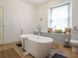 A bathroom with a bathtub and toilet at 5 Porkington Terrace in Barmouth