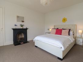 A bedroom with a bed and bedside tables at 5 Porkington Terrace in Barmouth