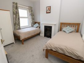 White Sand - Isle of Wight & Hampshire - 1071511 - thumbnail photo 20
