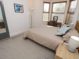 White Sand - Isle of Wight & Hampshire - 1071511 - thumbnail photo 15