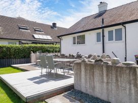 An outdoor seating area with a table and chairs at Driftwood Cottage in Keswick