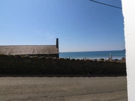 A view of the sea and beach from a building at 4 Bryn Llan in Aberdaron